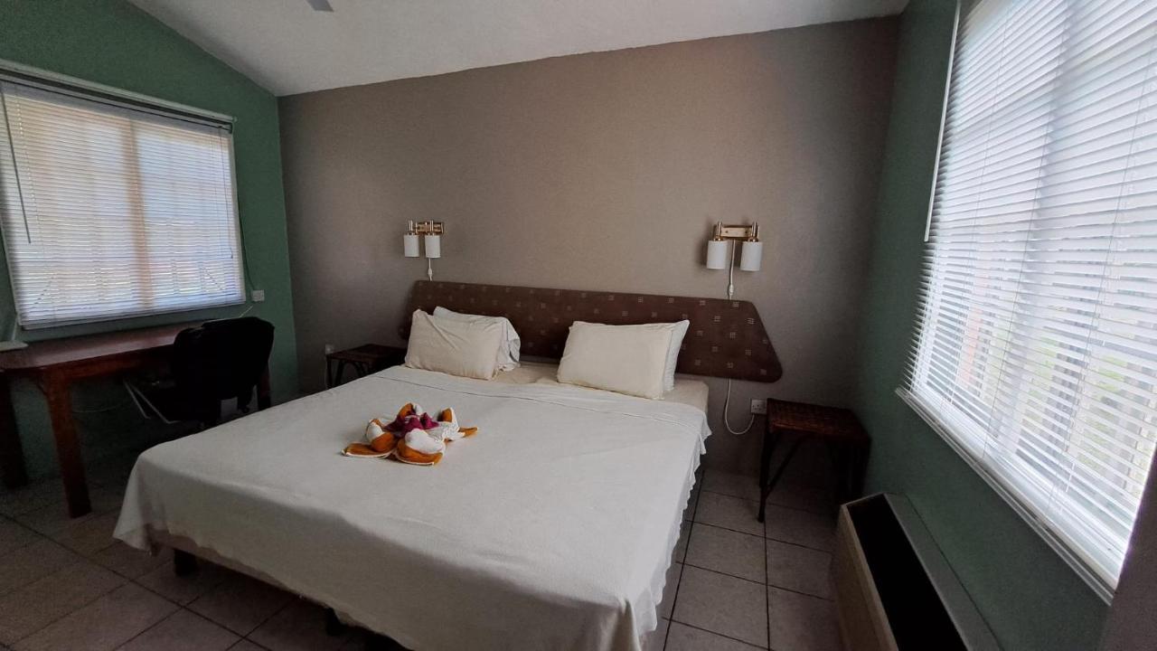Kootney Resorts Portsmouth Екстериор снимка