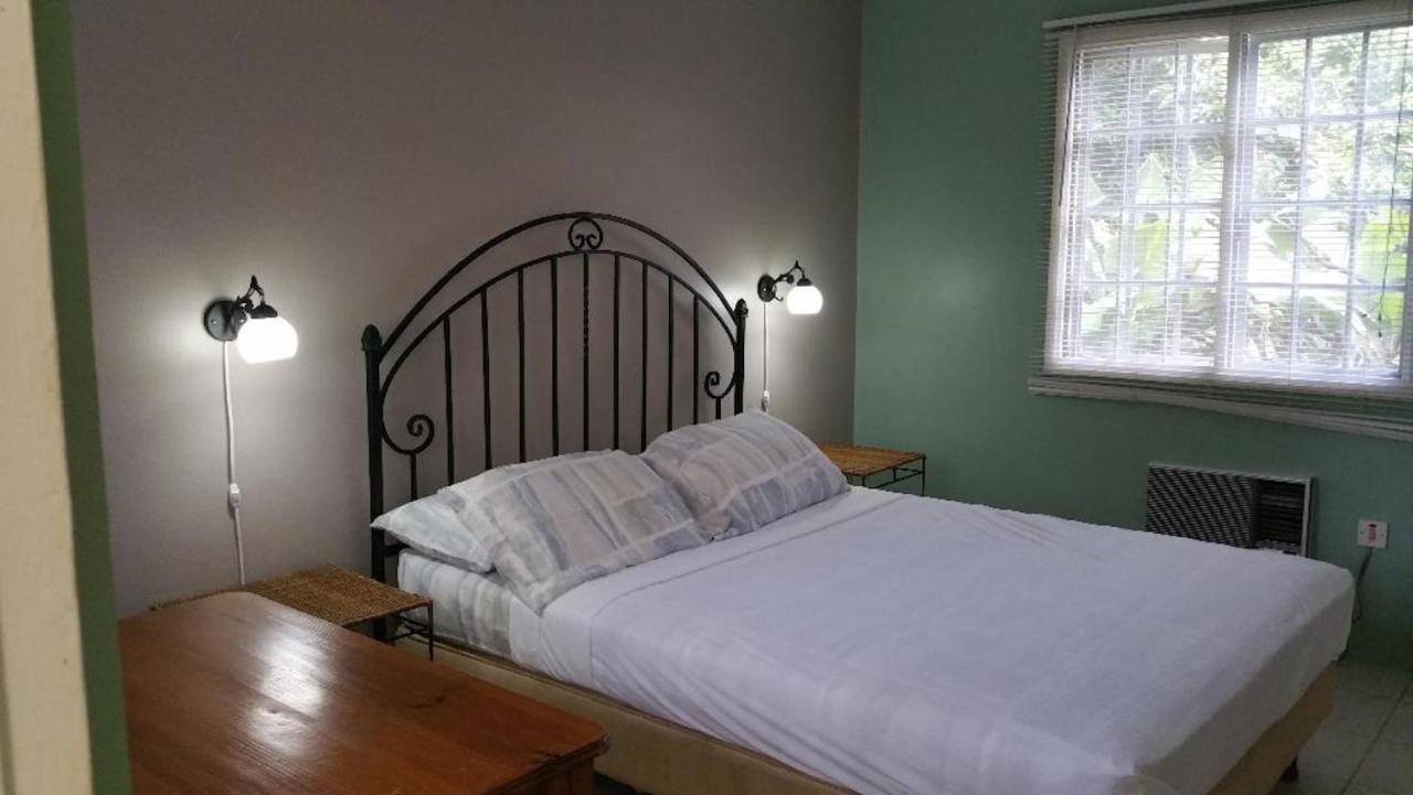 Kootney Resorts Portsmouth Екстериор снимка